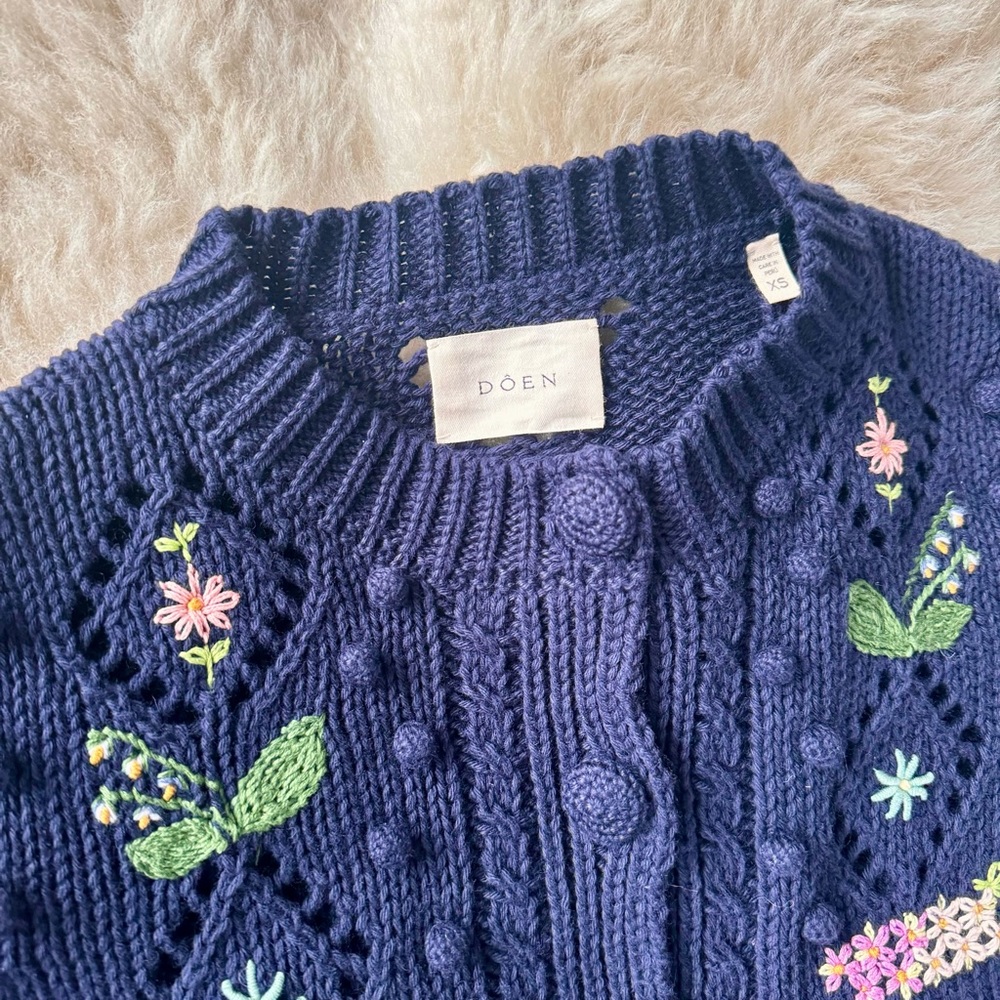 ✨💙DÔEN ‘Forget Me Not’ Embroidered Cable Knit Cardigan Sweater Navy XS - Picture 4 of 14